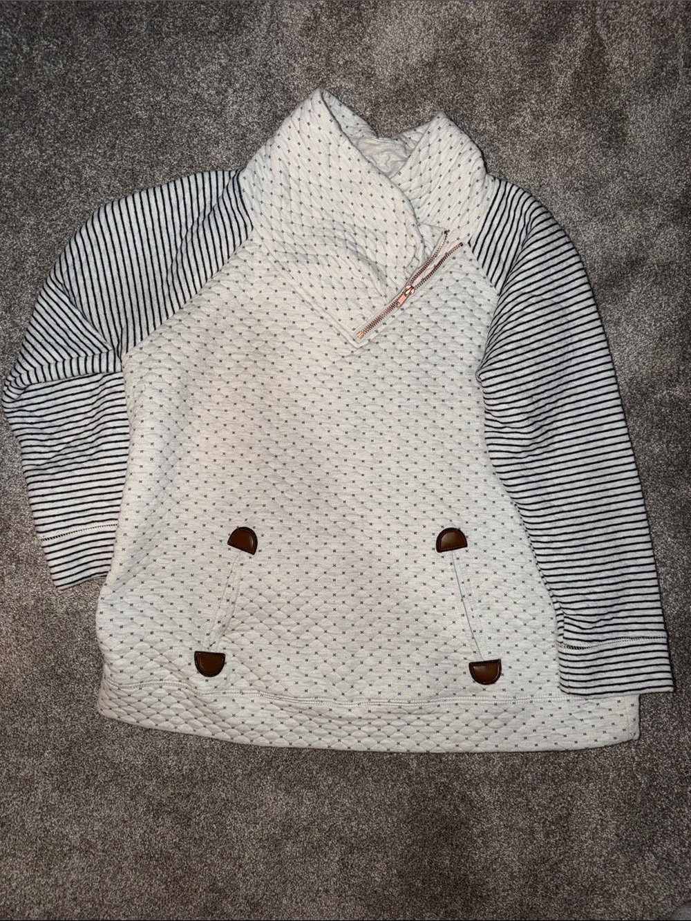 Maurices Ivory Quilted Pullover with green Striped Sleeves